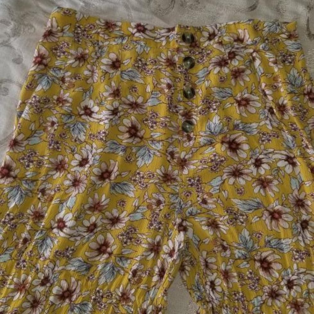 American eagle, loose fitting, yellow floral pants